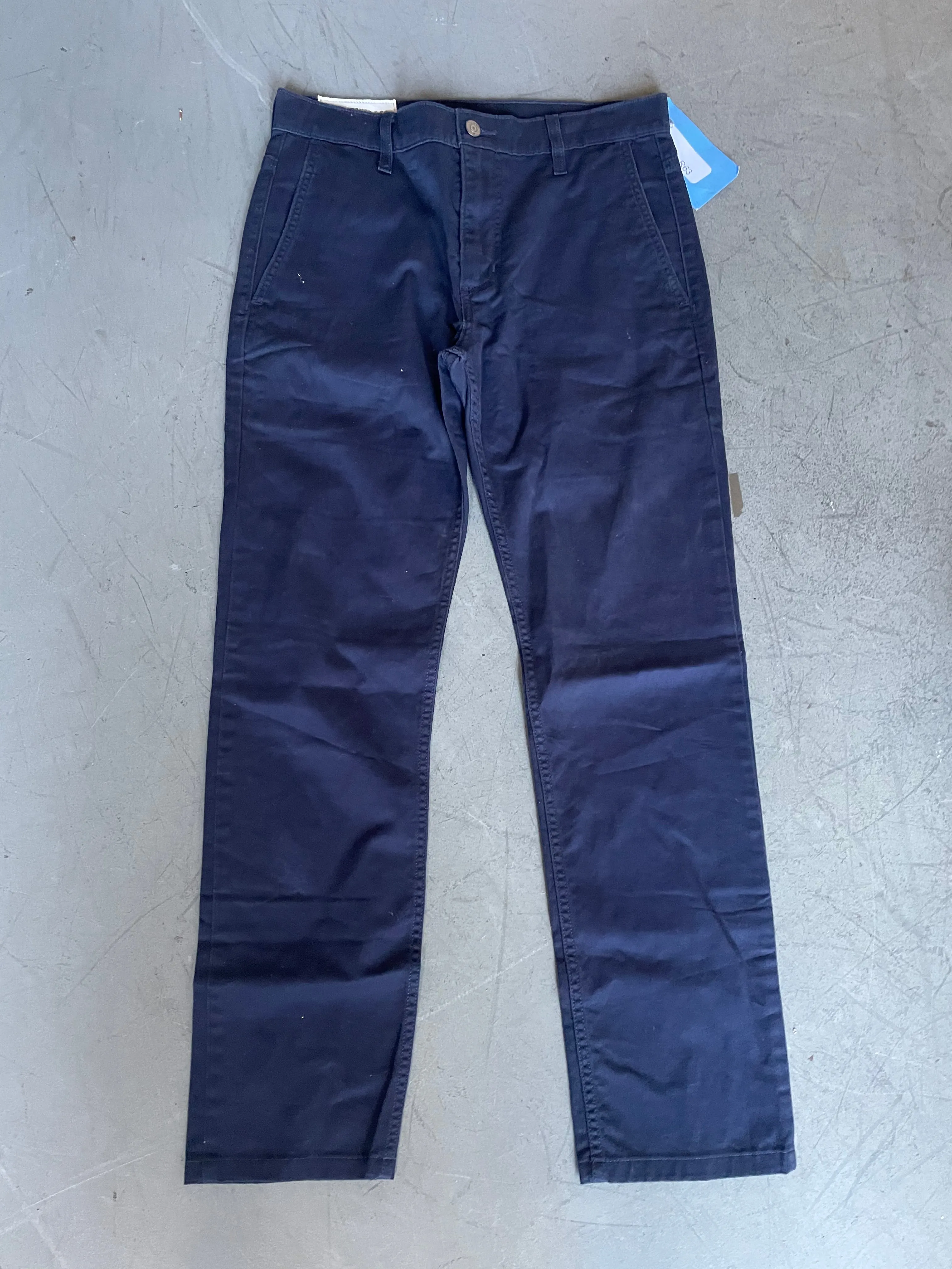 SHADES OF BLUE: Harlee's Levi's Denim Jeans (30)